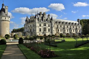 Обои на рабочий стол: Château de Chenonceau, france, Garden of Catherine de Médicis, Loire Valley, архитектура, башня, деревья, Долина Луары, донжон, замок, Замок Шенонсо, парк, сад, Сад Екатерины Медичи, фонтан, франция
