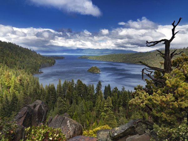 Emerald Bay, Lake Tahoe, горы, деревья, камни, леса, облака, озеро, пейзаж, природа, сша, Тахо