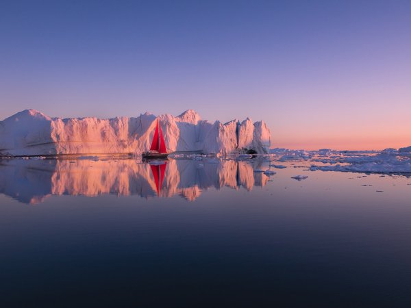 Disko Bay, Greenland, айсберг, алые паруса, Гренландия, Залив Диско, лодка, море, отражение, яхта