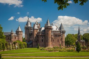 Обои на рабочий стол: architecture, castle, clouds, De Haar Castle, flowers, landscape, lawn, Neo-Gothic, netherlands, palace, park, Peter Kuipers, plants, sky, trees, Utrecht, архитектура, газон, дворец, деревья, замок, Замок Де Хаар, небо, Неоготика, нидерланды, облака, парк, пейзаж, Питер Кёйперс, растения, Утрехт, цветы