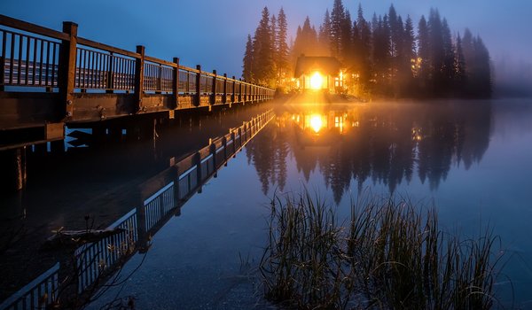 Обои на рабочий стол: British Columbia, canada, Emerald Lake, twilight fog