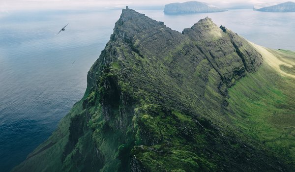 Обои на рабочий стол: горы, острова, птица, скалы, Фарерские острова