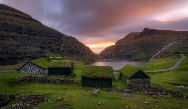 Обои на рабочий стол: Faroe islands, Saksun, горы, домики