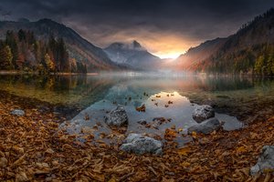Обои на рабочий стол: Langbathsee, австрия, горы, листья, озеро, сень