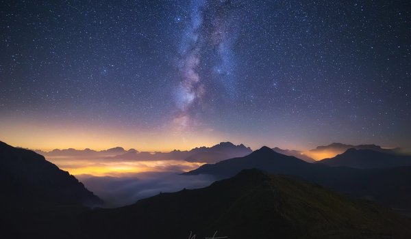 Обои на рабочий стол: горы, звезды, млечный путь, небо, ночь, свет, туман