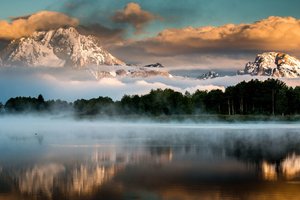 Обои на рабочий стол: clouds, Grand Teton National Park, lake, landscape, mist, mountains, nature, sky, snow, sunset, trees, usa, Wyoming