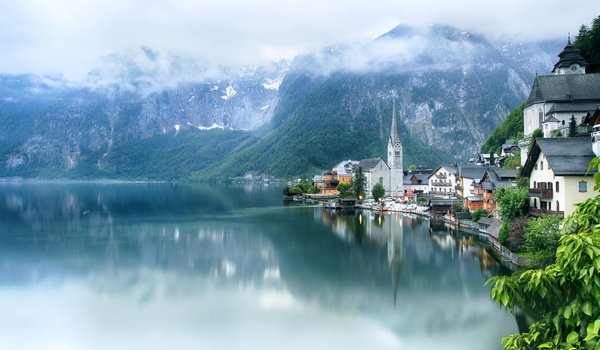 Обои на рабочий стол: alps, Austria, Hallstatt, Lake Hallstatt, австрия, Альпы, Гальштат, Гальштатское озеро, горы, дома, здания, озеро, Халльштатт