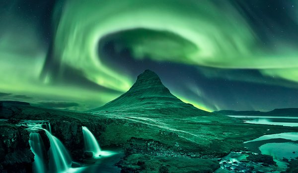 Обои на рабочий стол: гора Kirkjufell, исландия, небо, ночь, северное сияние