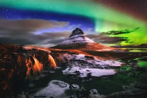 Обои на рабочий стол: водопады, гора Kirkjufell, исландия, ночь, свет, северное сияние
