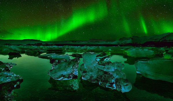 Обои на рабочий стол: звезды, исландия, лед, ледниковая лагуна Йёкюльсаурлоун, ночь, северное сияние