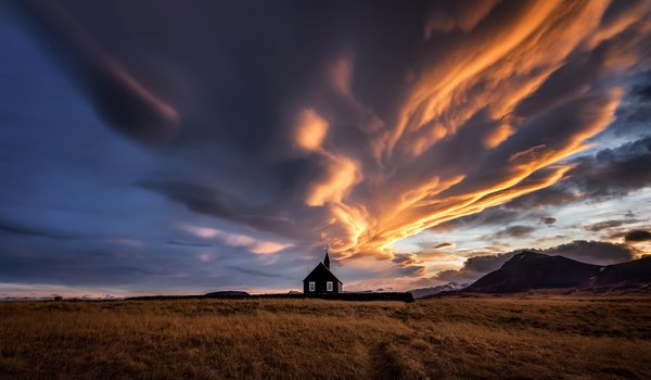 Обои на рабочий стол: вечер, горы, исландия, небо, облака, храм, церковь