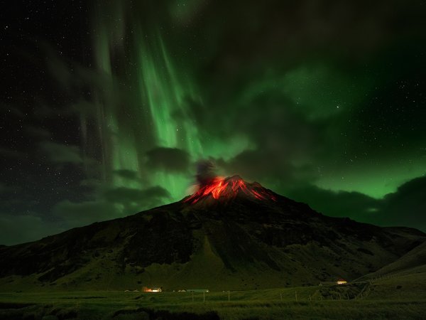 вулкан, горы, звезды, исландия, лава, небо, ночь, северное сияние
