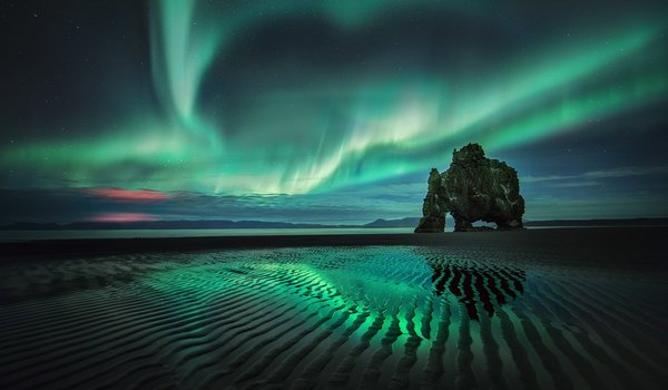 Обои на рабочий стол: исландия, небо, ночь, отлив, пляж, северное сияние, скала