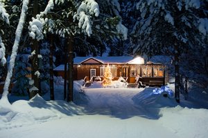 Обои на рабочий стол: evening, house, Karelia, Snow trees, winter, вечер, домик, зима, Карелия, Снежные деревья