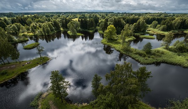 Обои на рабочий стол: Birzai, Kirkilai, Lithuania, Биржай, деревья, Киркилайские озёра, лес, Литва, озёра, панорама