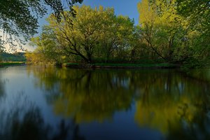 Обои на рабочий стол: La Crosse River, Wisconsin, Висконсин, деревья, зелень, отражение, река, Река Ла-Кросс