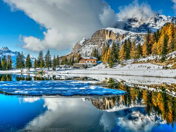 Dolomites, italy, Lake Misurina, горы, деревья, доломитовые Альпы, дом, италия, озеро, озеро Мизурина, осень, островок, отражение, снег