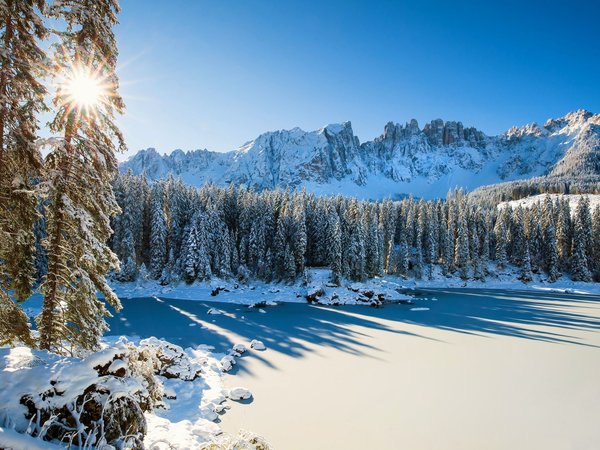 Dolomites, italy, Karersee, Lago di Carezza, South Tyrol, горы, доломитовые Альпы, замёрзшее озеро, зима, италия, лес, Озеро Карецца, снег, Южный Тироль