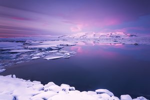 Обои на рабочий стол: clouds, Lagoon Glacier, landscape, light, nice, purple, shot, sky, snow, view