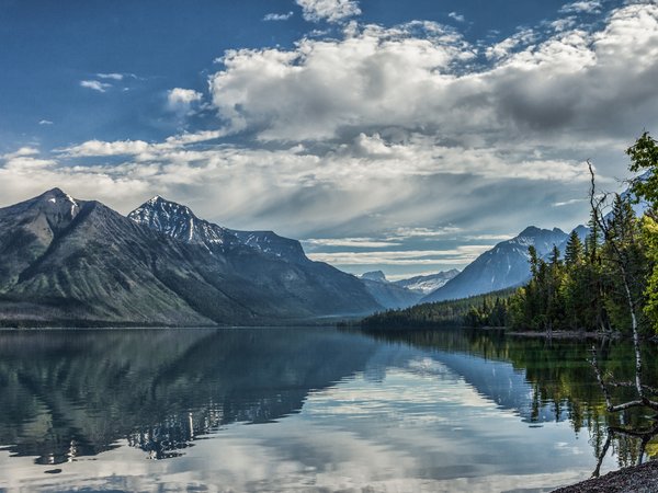 Glacier National Park, Lake McDonald, Montana, Rocky Mountains, горы, деревья, Монтана, Национальный парк Глейшер, облака, озеро, Озеро Макдональд, отражение, Скалистые горы