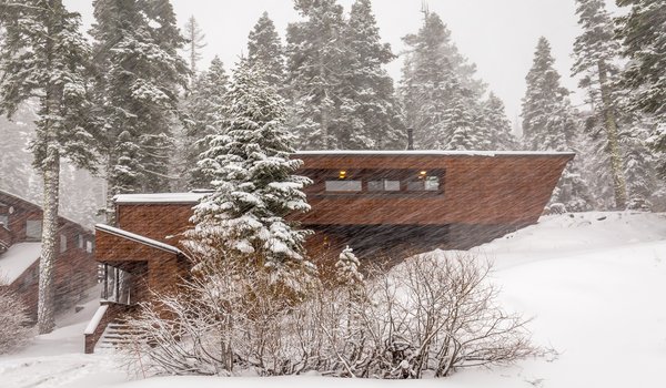 Обои на рабочий стол: cottage, Lake Tahoe, winter, елки, зима, коттедж, озеро Тахо, снег