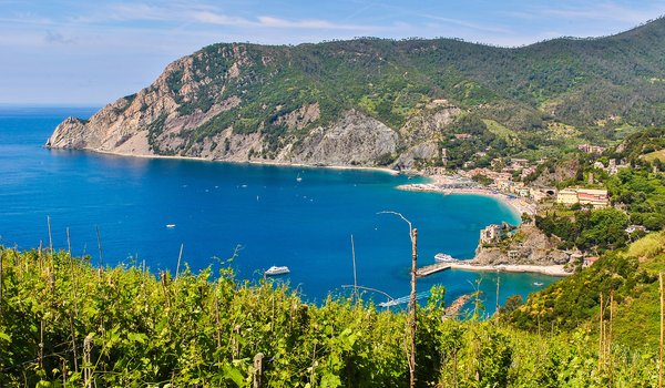 Обои на рабочий стол: italy, landscape, Liguria, Monterosso al Mare, travel, берег, италия, море, скалы