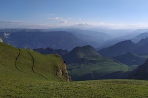 Обои на рабочий стол: clouds, landscape, mountains, nature, sky