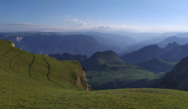 Обои на рабочий стол: clouds, landscape, mountains, nature, sky