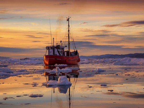 Гренландия, льды, судно