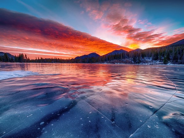 clouds, forest, glow, horizon, ice, lake, Lake Baikal, landscape, mountains, nature, sky, sun, sunset, горизонт, горы, закат, зарево, лед, лес, небо, облака, озеро, озеро Байкал, пейзаж, природа, солнце