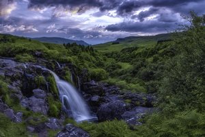 Обои на рабочий стол: Fintry, Loup of Fintry Waterfall, scotland, водопад, долина, зелень, камни, каскад, Финтри, шотландия