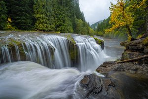 Обои на рабочий стол: Gifford Pinchot National Forest, Lewis River, Lower Lewis River Falls, Washington State, водопад, каскад, лес, осень, река, Река Льюис, штат Вашингтон