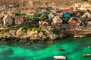 Обои на рабочий стол: деревня, дома, залив, камни, лодки, Мальта, море, пейзаж, природа, скалы
