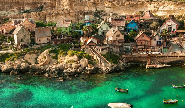 Обои на рабочий стол: деревня, дома, залив, камни, лодки, Мальта, море, пейзаж, природа, скалы