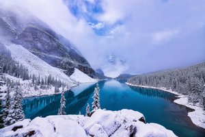Обои на рабочий стол: Alberta, Banff National Park, canada, Moraine Lake, Valley of the Ten Peaks, Альберта, горы, долина Десяти пиков, зима, канада, лес, Национальный парк Банф, озеро, Озеро Морейн