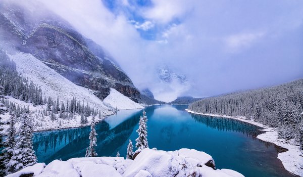Обои на рабочий стол: Alberta, Banff National Park, canada, Moraine Lake, Valley of the Ten Peaks, Альберта, горы, долина Десяти пиков, зима, канада, лес, Национальный парк Банф, озеро, Озеро Морейн