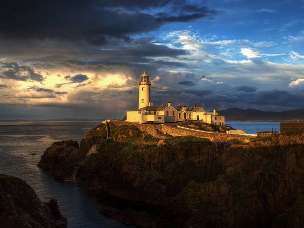 Donegal, Fanad Head Lighthouse, Графство Донегол, закат, ирландия, маяк, море, пейзаж, скалы, тучи