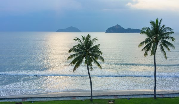 Обои на рабочий стол: beach, beautiful, palms, paradise, sea, seascape, summer, sunset, tropical, берег, закат, лето, море, пальмы, пляж
