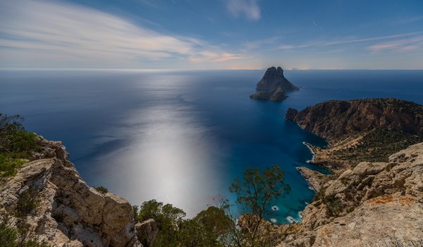 Обои на рабочий стол: Balearic Sea, Ibiza, spain, Балеарское море, водная гладь, Ивиса, испания, море, скалы
