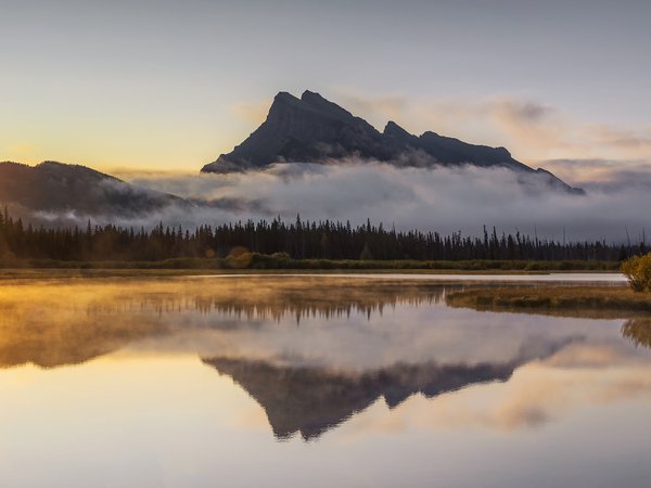 Canadian Rockies, Morning Mist, Vermilion Lakes