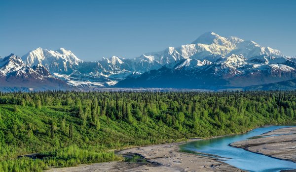 Обои на рабочий стол: alaska, Alaska Range, Denali National Park, Mount McKinley, аляска, Аляскинский хребет, гора Мак-Кинли, горы, лес, Национальный парк Денали, река
