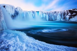 Обои на рабочий стол: blue, island, landscape, nature, sky, snow, water, waterfall, winter, вода, водопад, зима, исландия, снег