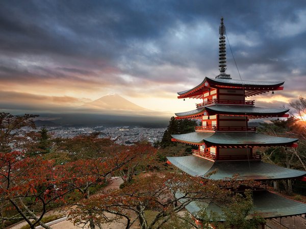 Chureito red Pagoda, вулкан, гора, деревья, закат, лучи, небо, пагода, пейзаж, природа, солнце, токио, тучи, Фуджи, фудзияма, япония