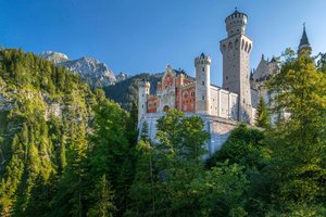 Обои на рабочий стол: bavaria, Bavarian Alps, germany, Neuschwanstein Castle, Schwangau, бавария, Баварские Альпы, германия, горы, замок, Замок Нойшванштайн, лес, Швангау