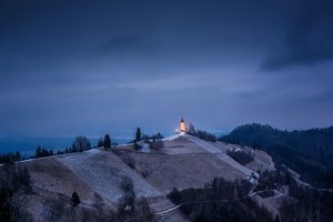 Обои на рабочий стол: гора, ночь, храм