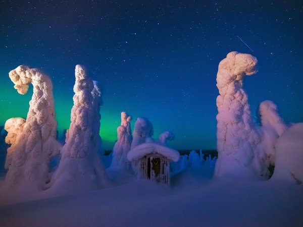 звезды, зима, Лапландия, метеоры, небо, ночь, сарай, север, северное сияние, снег