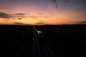 Обои на рабочий стол: железная дорога, закат, ночь, поезд