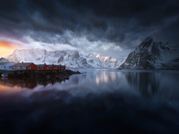 горы, дома, небо, норвегия, облака, посёлок, свет, скалы, тучи, фьорд