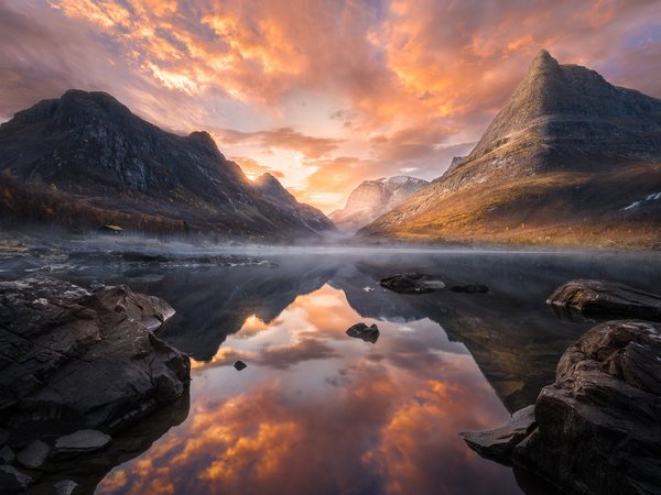 горы, норвегия, облака, отражения, свет, фьорд