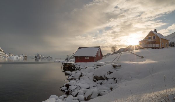 Обои на рабочий стол: Holand, Lofoten Islands, Nordland, norway, деревня, зима, Лофотенские острова, норвегия, снег, фьорд